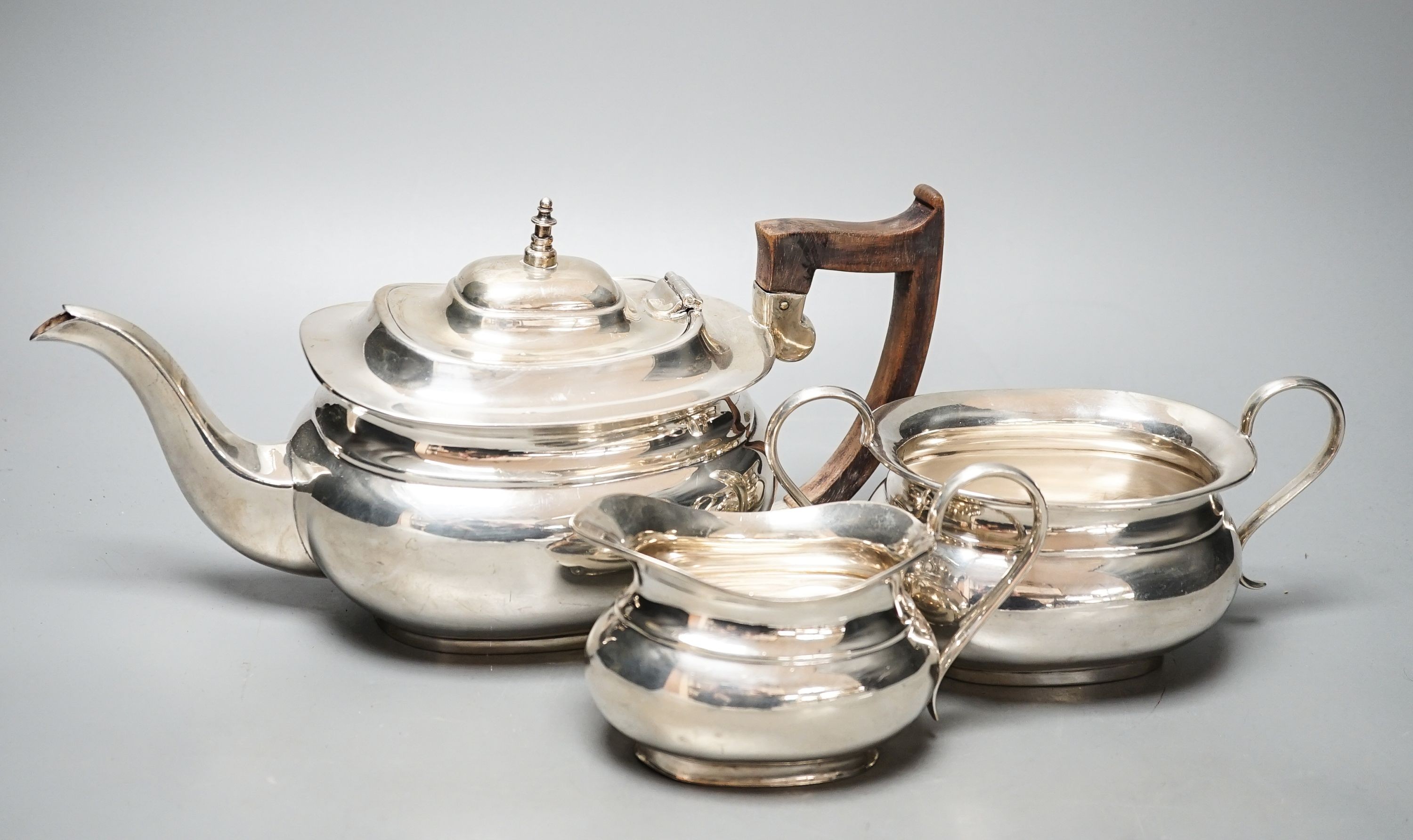A George V silver three piece tea set, by Viner's Ltd, Sheffield, 1922/26, gross 39oz.